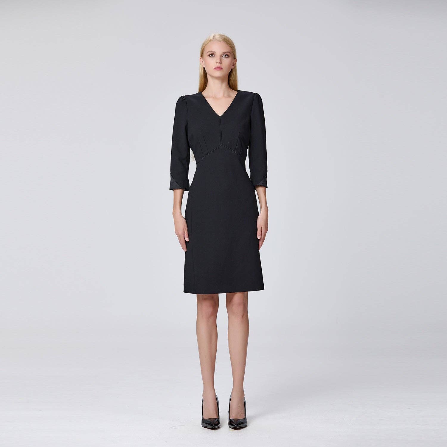 Smart and Joy - Wholesale Dress - Women's - Fitted dress with V-neckline6