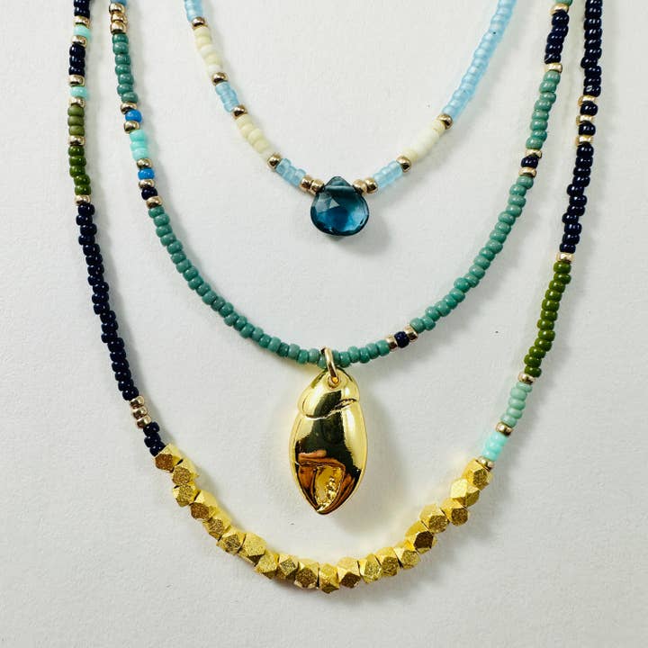 Perlekæde Sæt-En ud af en Million-Blå Hummer for engroshandel hos Sarah Crawford Handcrafted