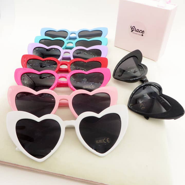 BETH - Occhiali da sole a cuore UV400 con custodia for wholesale by Daemon srls