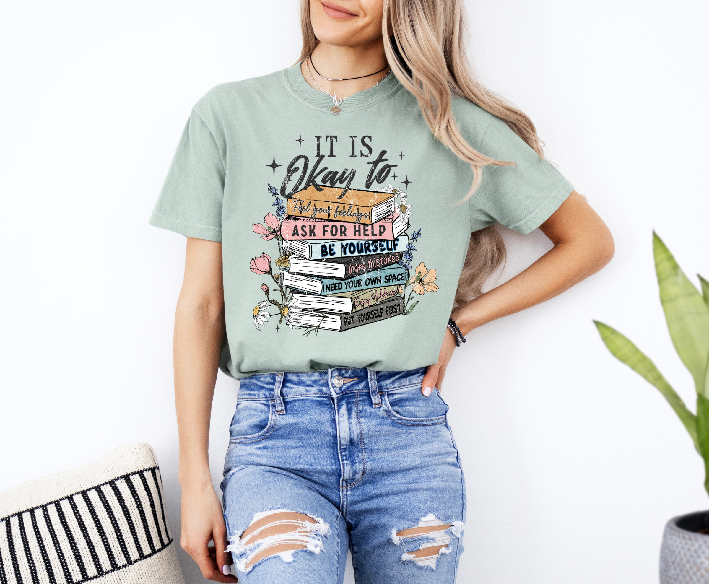 CMD Wholesale – T-shirt gráfica - Unissexo por atacado – Camiseta Gráfica "It's Okay To Books"2