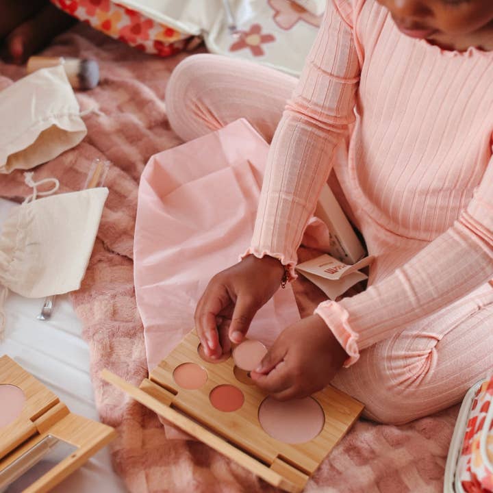 True Bloom - Wholesale Kids Makeup - Kids - Bloom Makeup Kit8