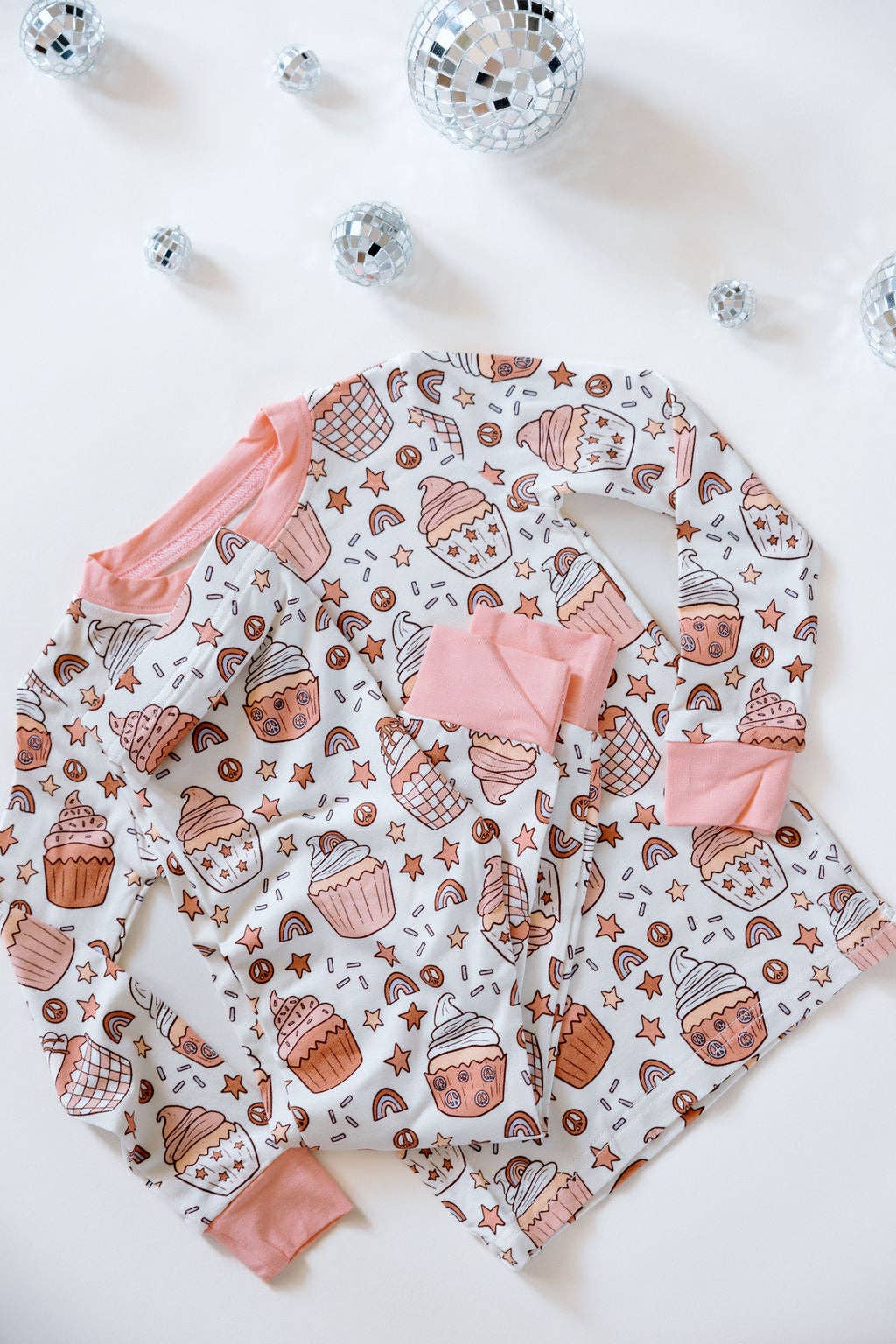 kinderlein - Vente Haut et bas de pyjama – enfant - C'est ma fête ! Ensemble de pyjama rose à manches longues pour anniversaire2