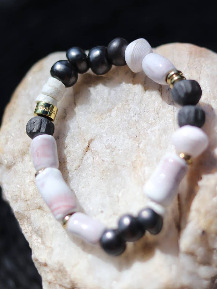 Bracelet Tap Tap - Noir et Blanc pour la vente par Cedar and Cypress Designs