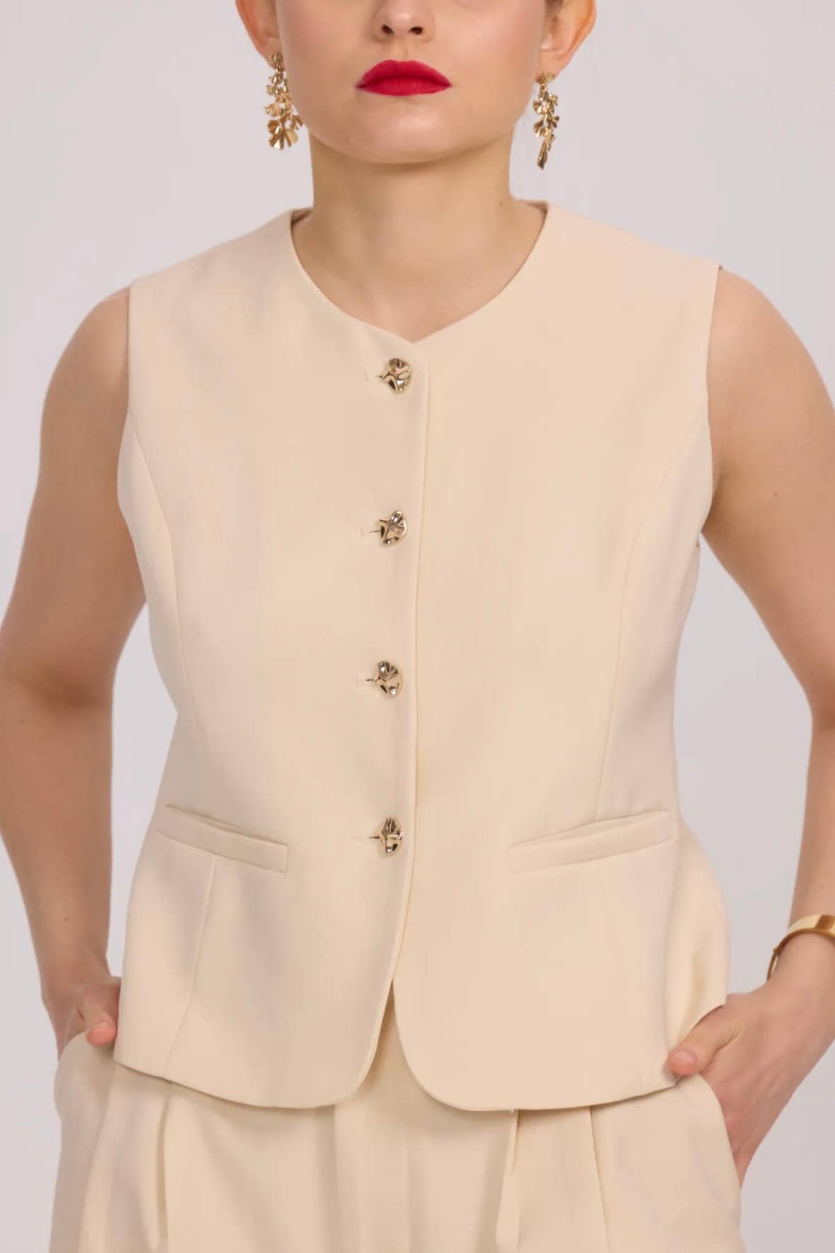 Frime - Wholesale Suit Vest - Women's - Sleeveless vest with golden buttons - 311520