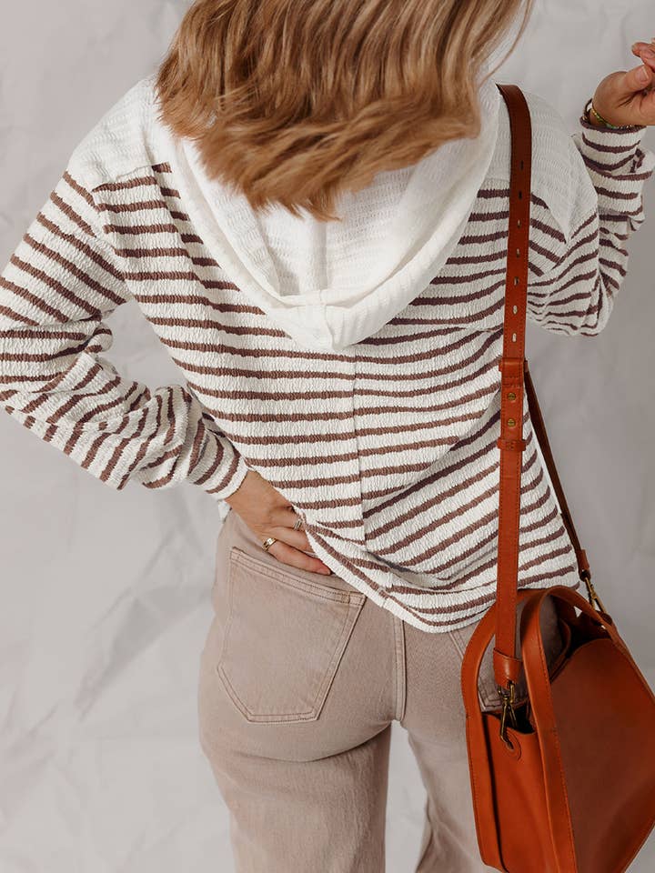 Khaki-Streifen Khaki gestreiftes strukturiertes Kapuzenoberteil mit V-Ausschnitt und langen Ärmeln im Casual-Stil für den Großhandel auf Faire3