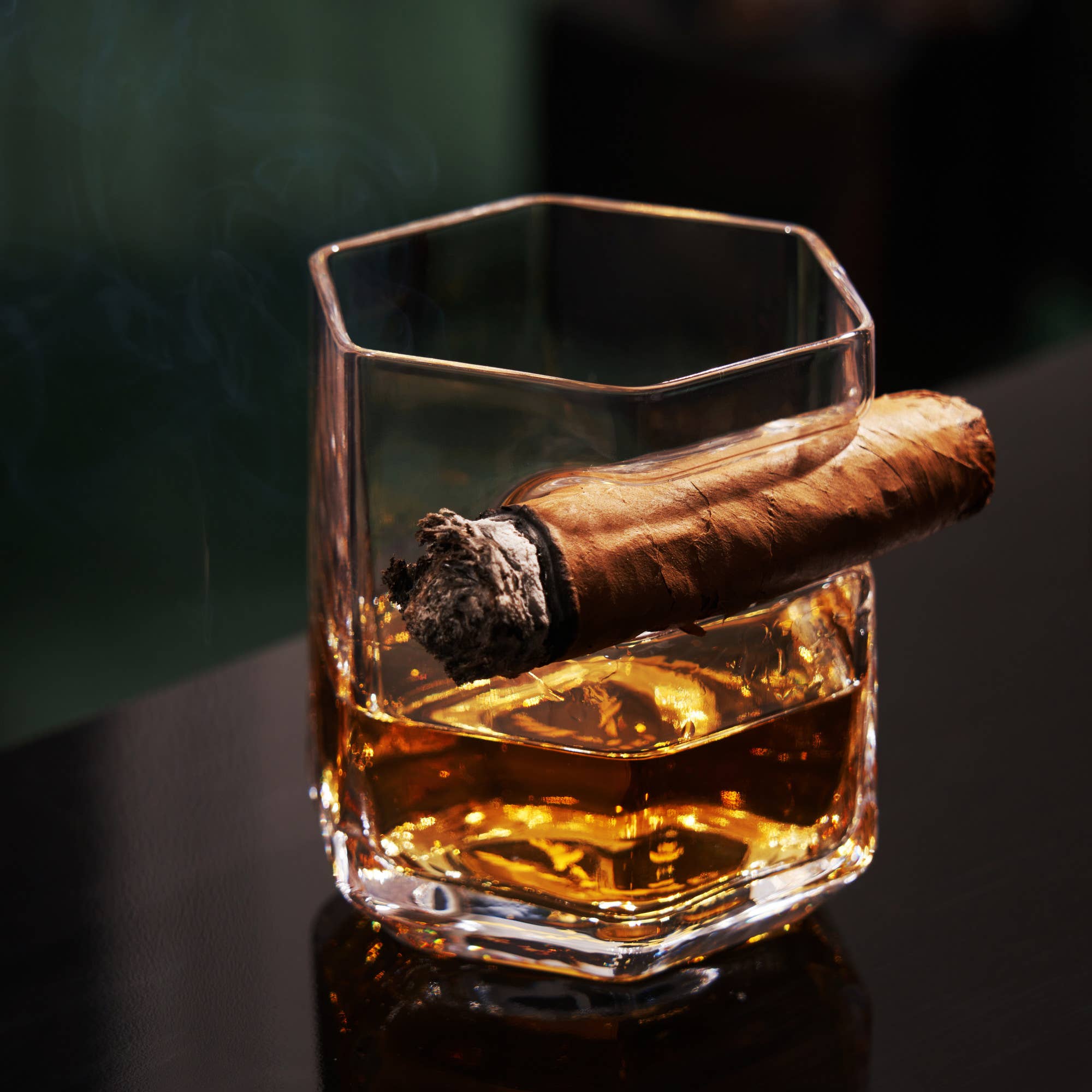 Viski - Wholesale Humidor/Cigar Accessory - Raye™ Crystal Whiskey Glass with Builtin Cigar Holder4
