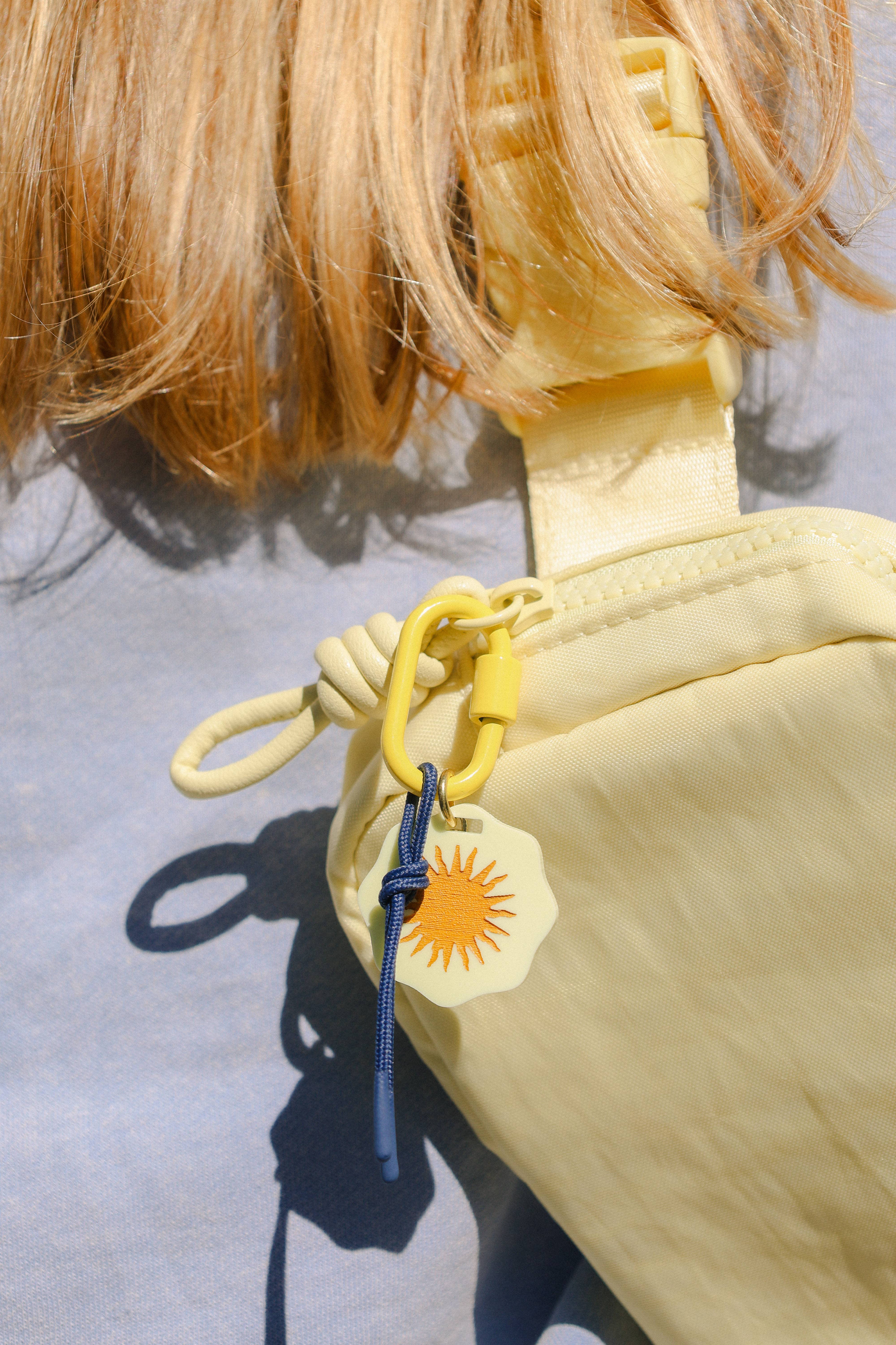 Freshwater Curated Goods – wholesale Nyckelringar - Dam – Golden Sun väsksmycke1