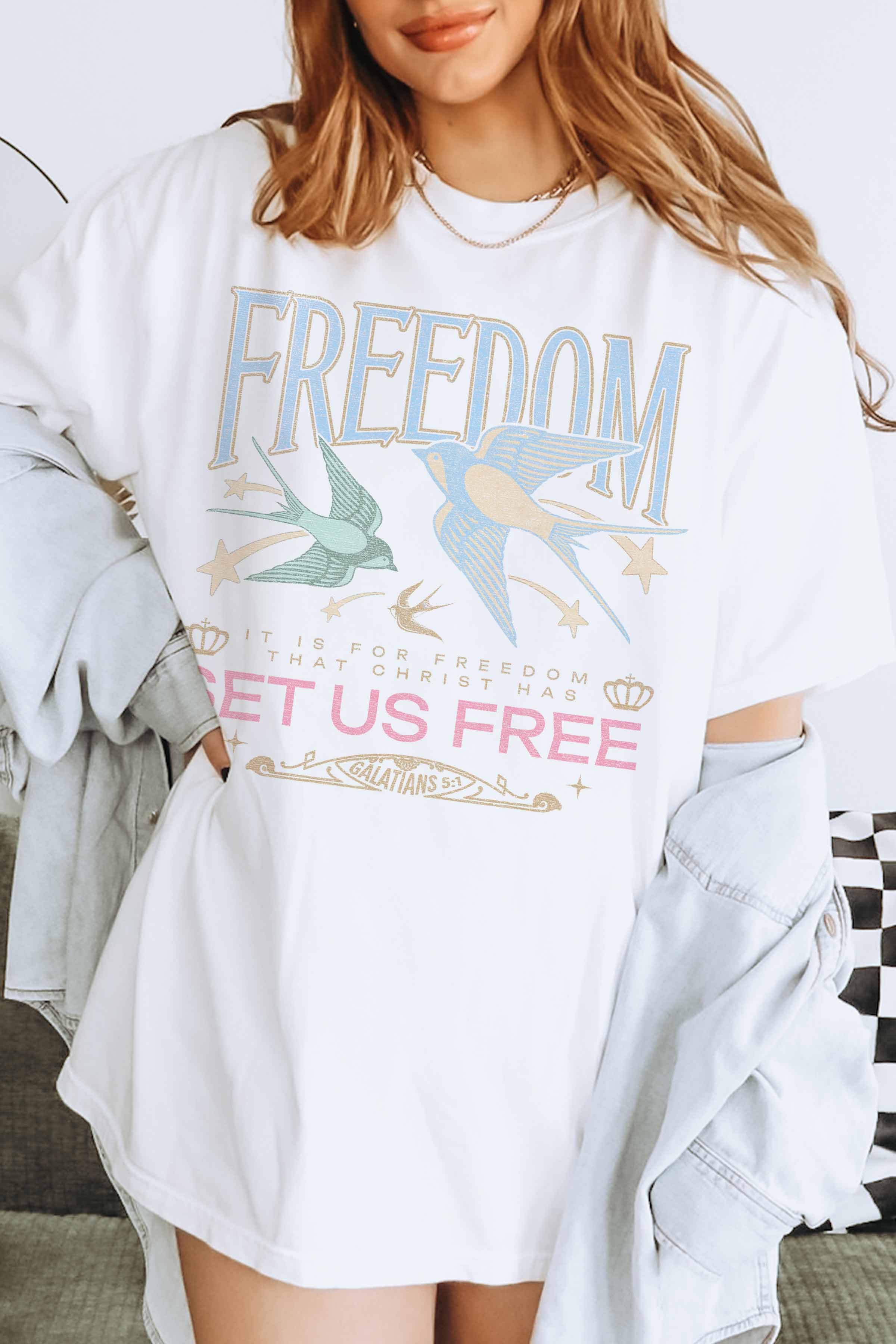 GOOD DAY STREET - Vendita all'ingrosso Tunica - Donna - [G1395X-OTS] -FREEDOM SET US FREE MAGLIETTA CON GRAFICA OVERSIZE1