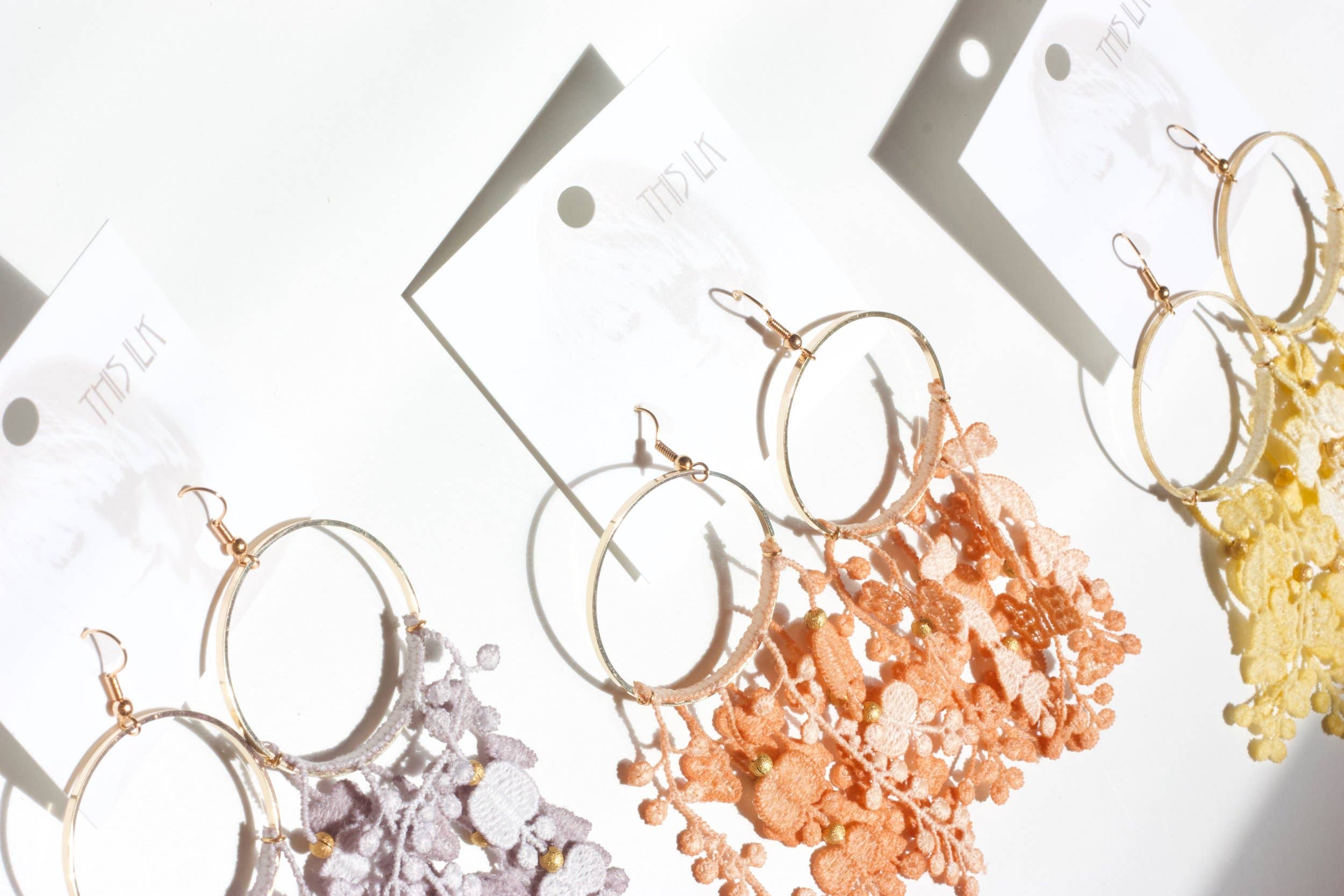 This Ilk – Brincos de argola por atacado – Brincos Duo des Fleurs5