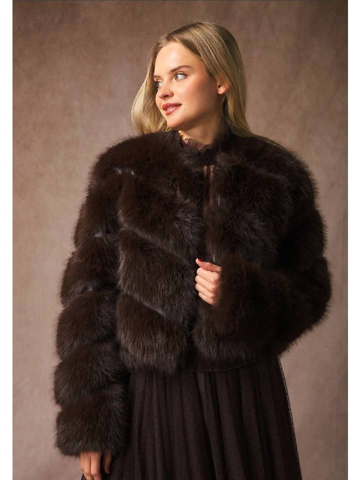 CHOKLATE PARIS - Wholesale Jacket - Women's - Paula short faux fur jacket - Y16810