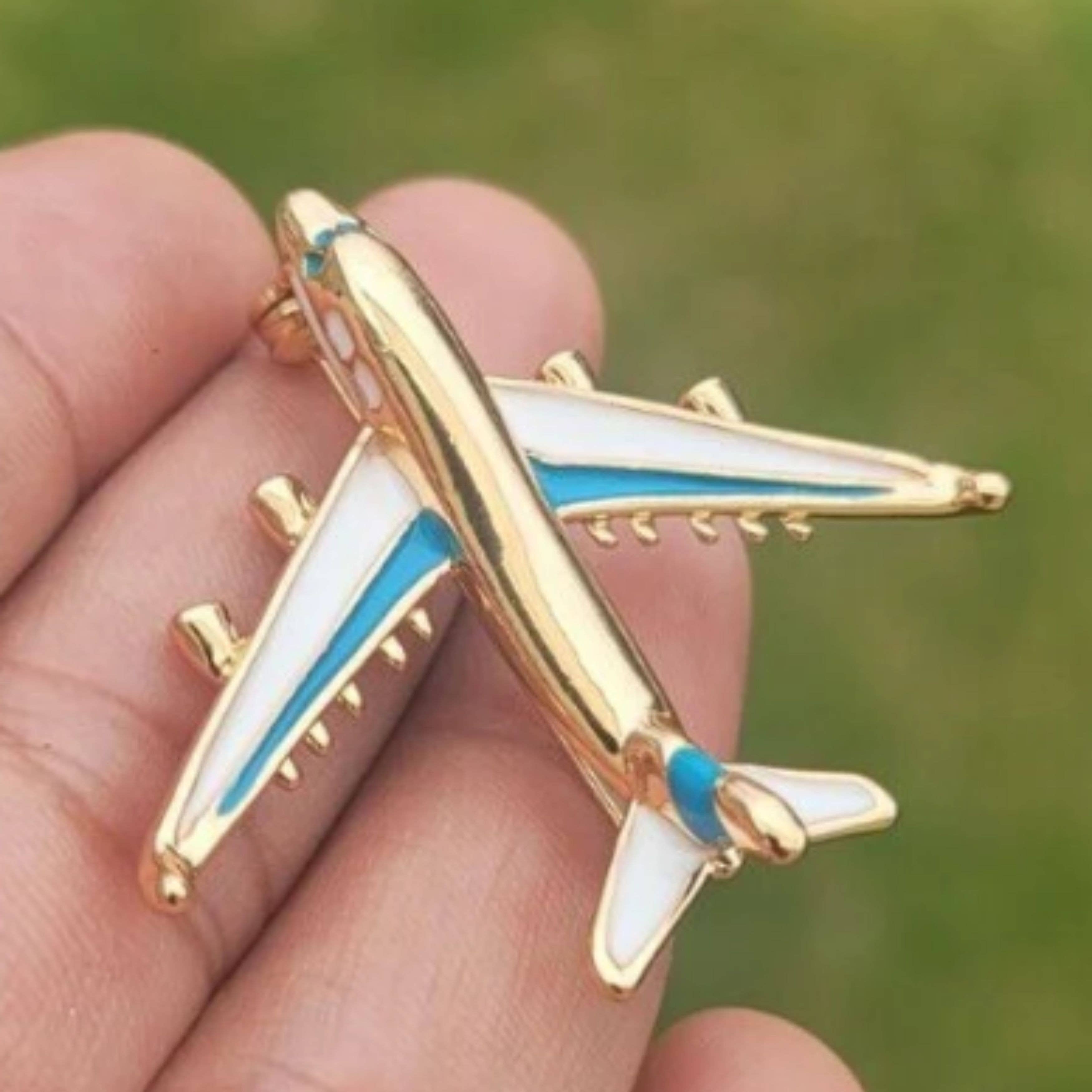 Magnifique Hearts – wholesale Brosch – Emaljflygbrosch: Snyggt tillbehör för flygälskare4