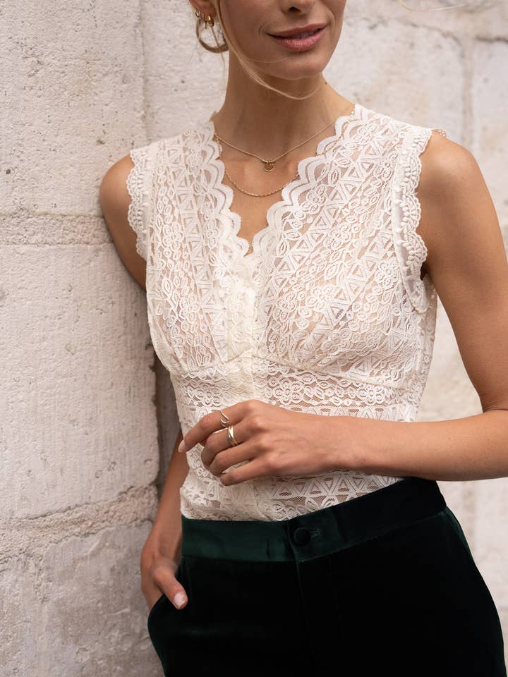 CHOKLATE PARIS - Wholesale Blouse - Women's - Semi-sheer lace stretch top - 81001
