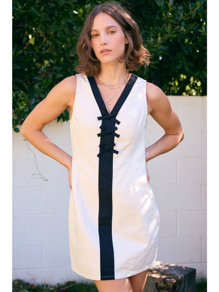 idem ditto - Wholesale Dress ā Women's - REFINED YET PLAYFUL SLIM FIT MINI DRESS WITH CONTRAST BOW