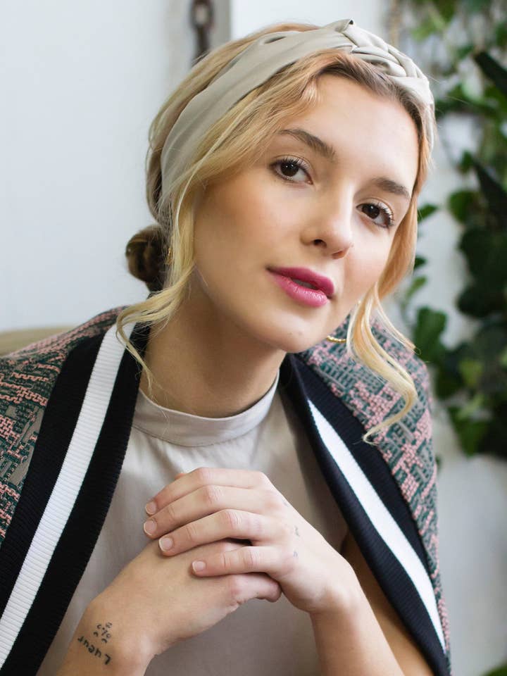 Bandeau en soie pour la vente par KATIE FARNAN