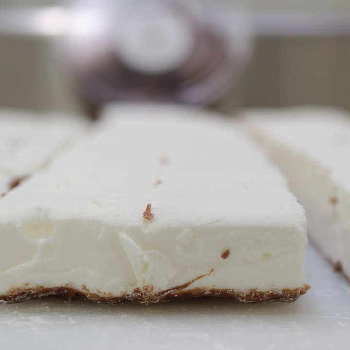 Royale Normande Chocolaterie - Wholesale Chocolate Covered Sweets - MILK CHOCOLATE MARSHMALLOW LOLLIPOP 25g S0066