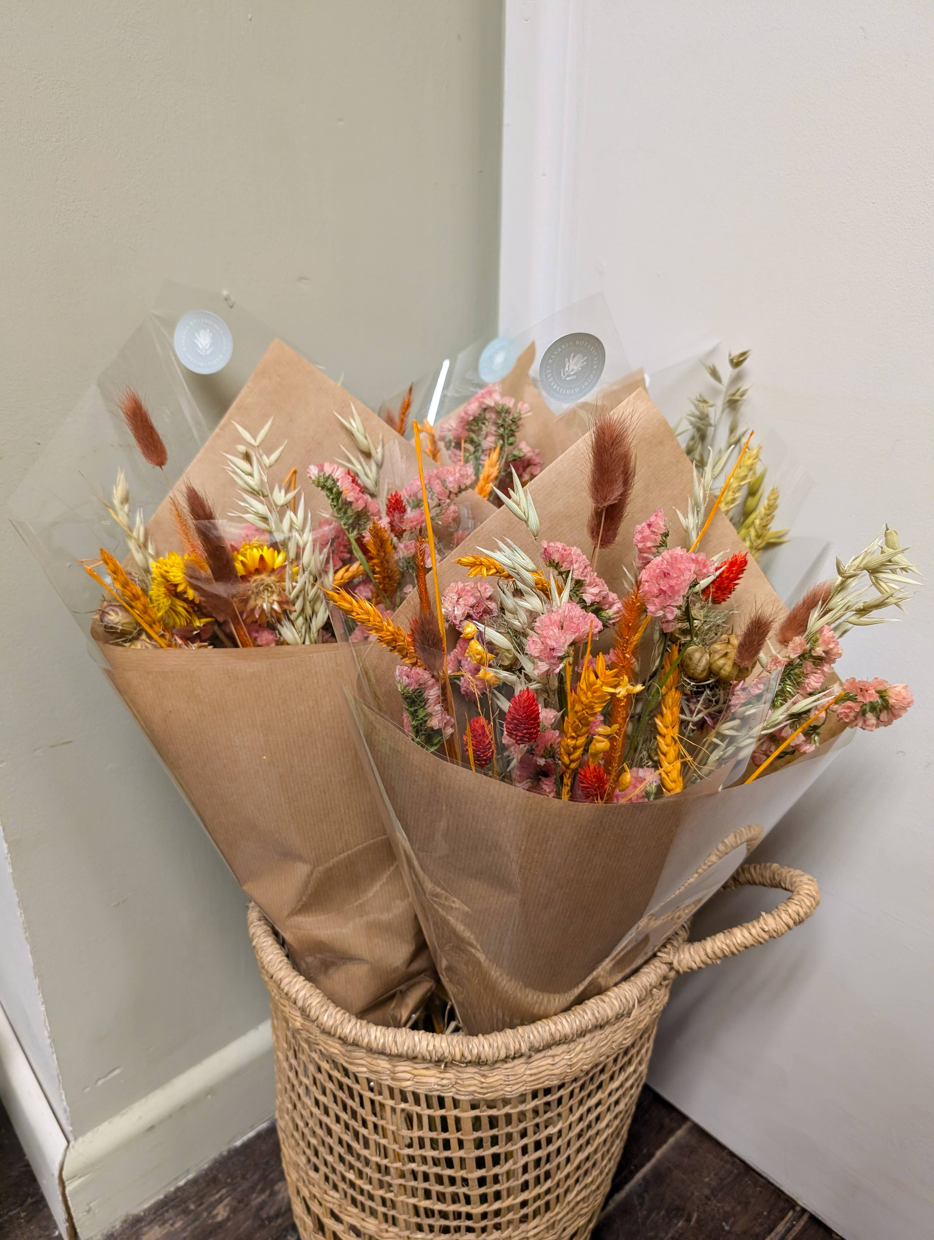 Banksia Botanicals – Engroshandel Tørrede/pressede blomster – Orange tørrede blomsterarrangementer1