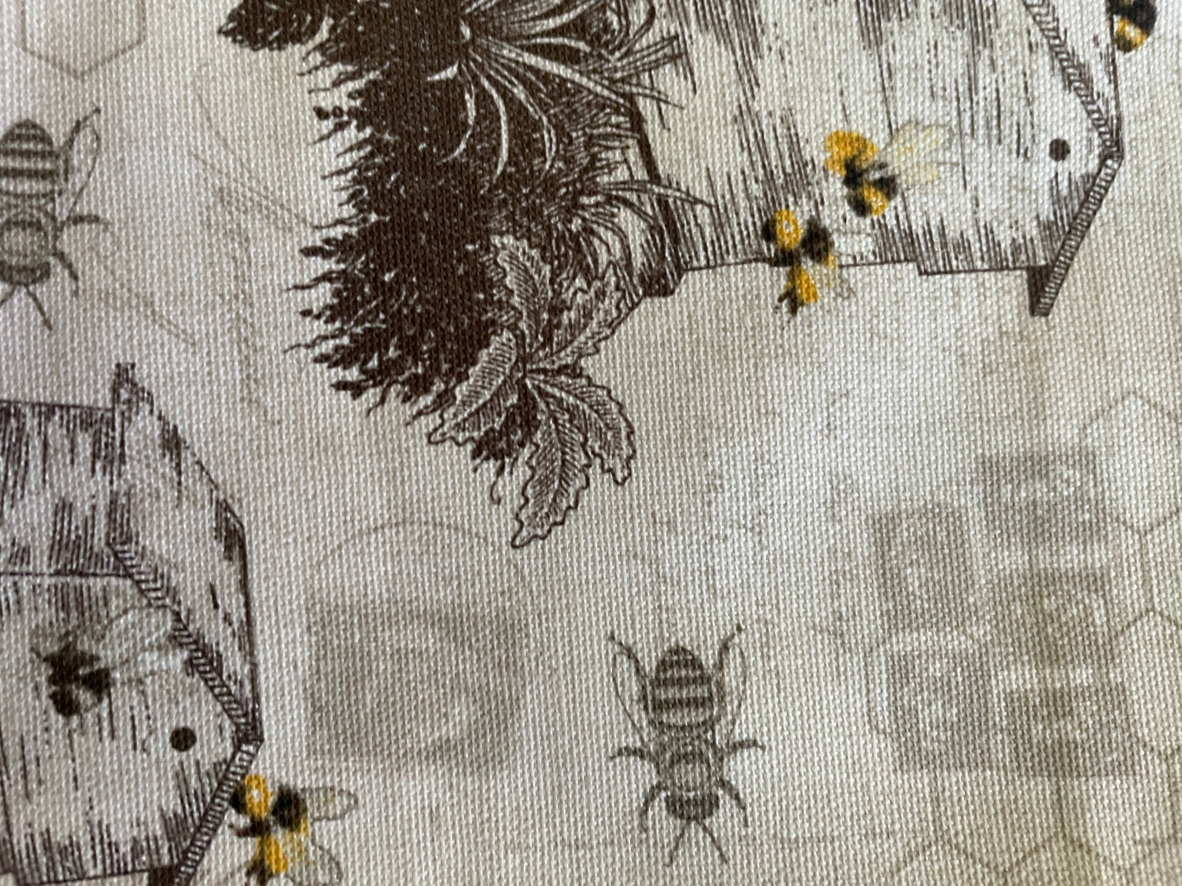 Harvest + Harmony – wholesale Food storage wrap/bag – Harvest + Harmony Beeswax Wrap, 6" x 6", Beehive Decor2