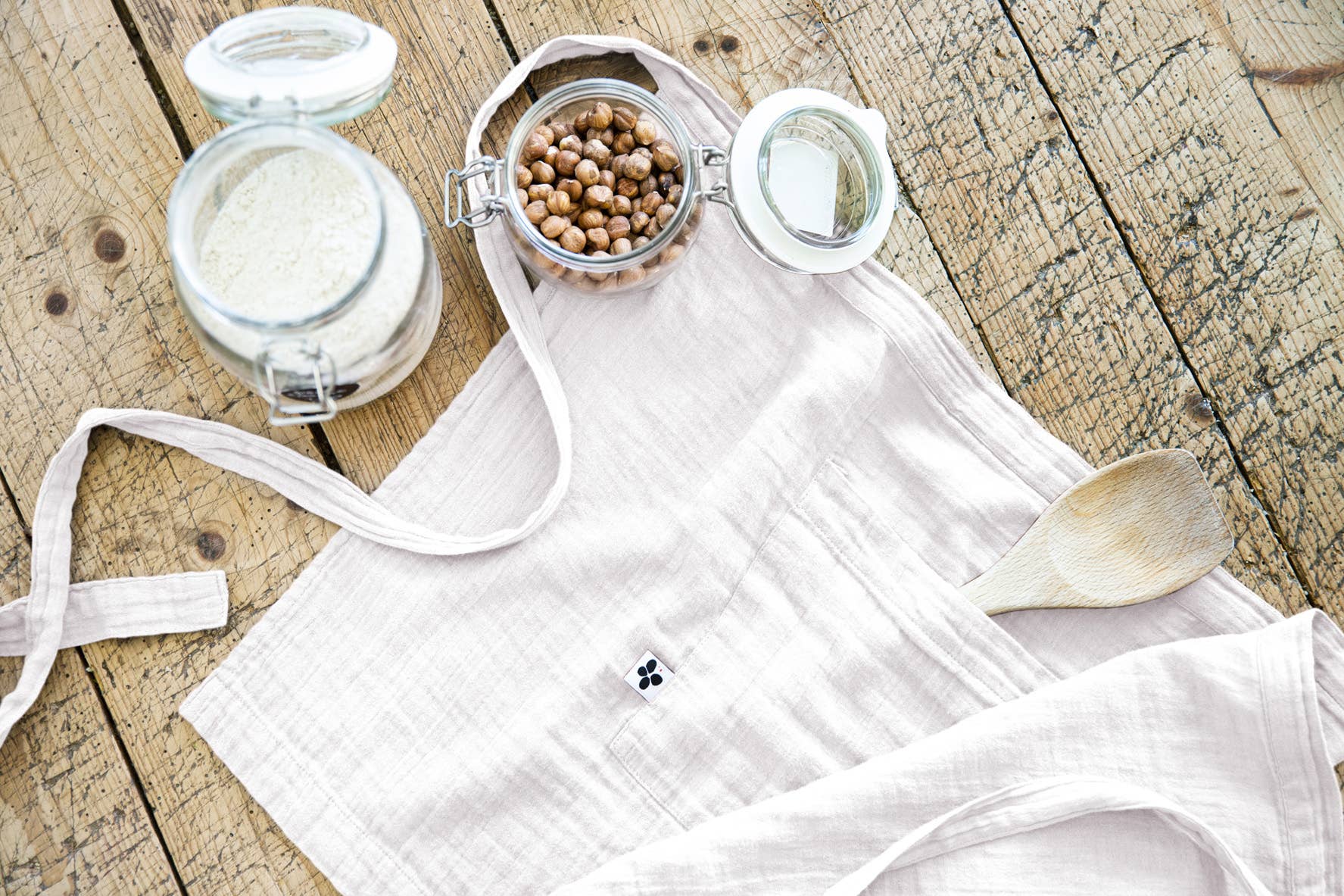 L'effet Papillon – Großhandel Schürzen – GAÏA Chantilly Servierschürze aus Baumwollgaze 45 x 80 cm1