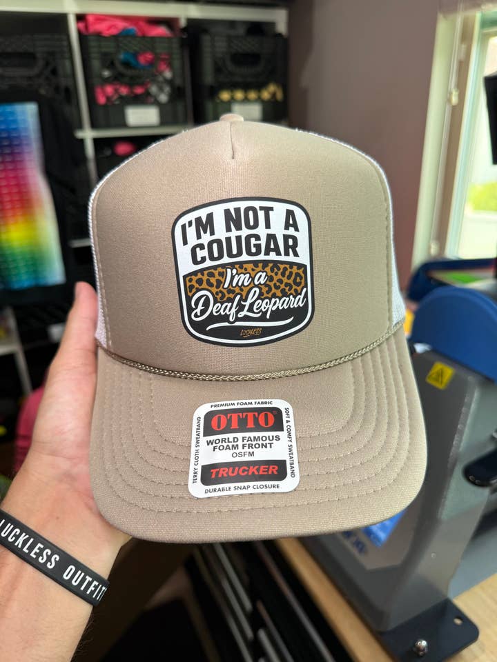 Taube Leopard Trucker Cap für den Großhandel von Luckless Outfitters