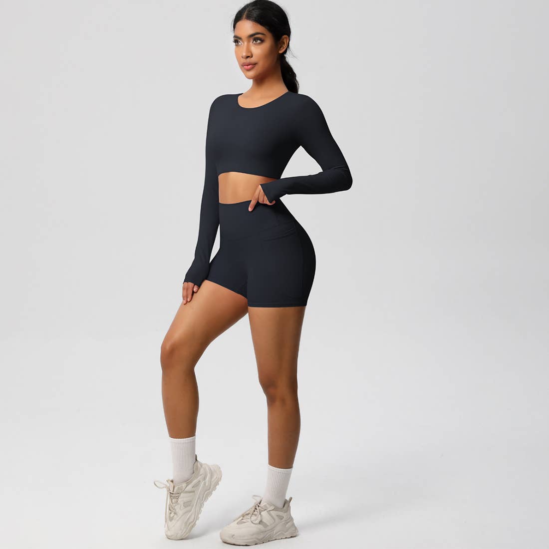 Sodalemon – Engroshandel Activewear-sæt – til kvinder – Kvinder Højtaljet Yogasæt: Langærmet Top + Shorts med Lommer5