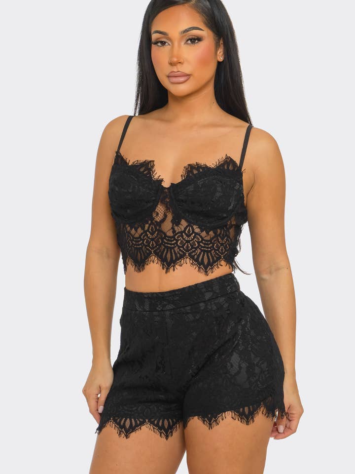 BCCTR71624P1 SÆT &3STK BLOMSTERBLONDE STROPLØS TOP SAMMEN MED&SHORTS for engroshandel hos BANJUL