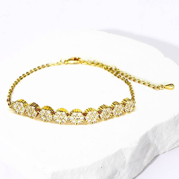 CZ Stenbelagt Blomsterklynge Justerbart Armbånd for engroshandel hos Sensibling Corp.