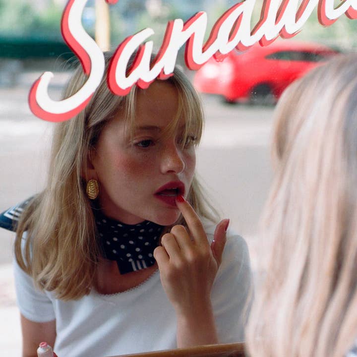 Yolaine - Wholesale Lipstick - Garance Rouge Mousse - Velvet Lipstick5