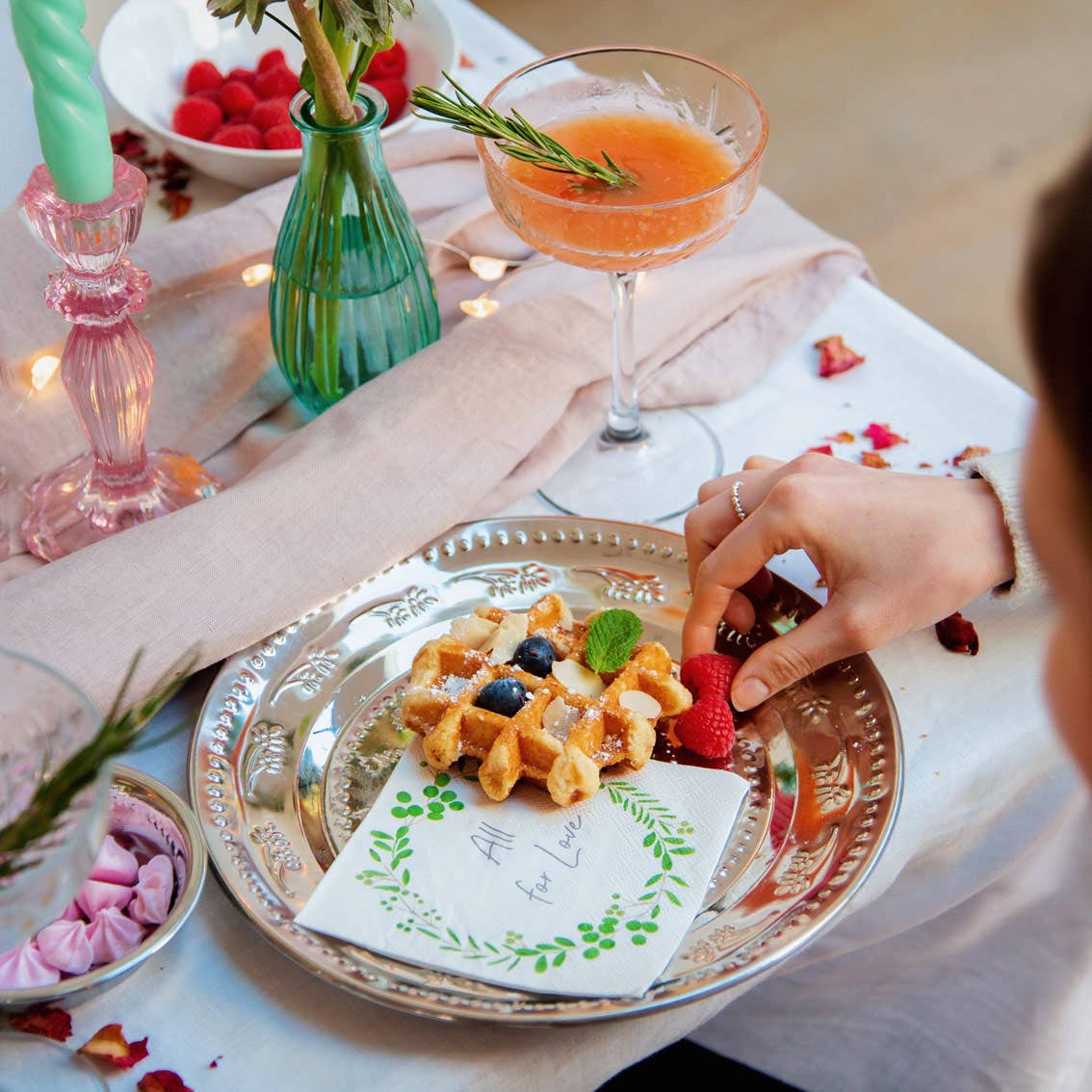 Talking Tables UK - Wholesale Candle holder - Pink Glass Candle Holder - 16cm | Valentine's Day  |5