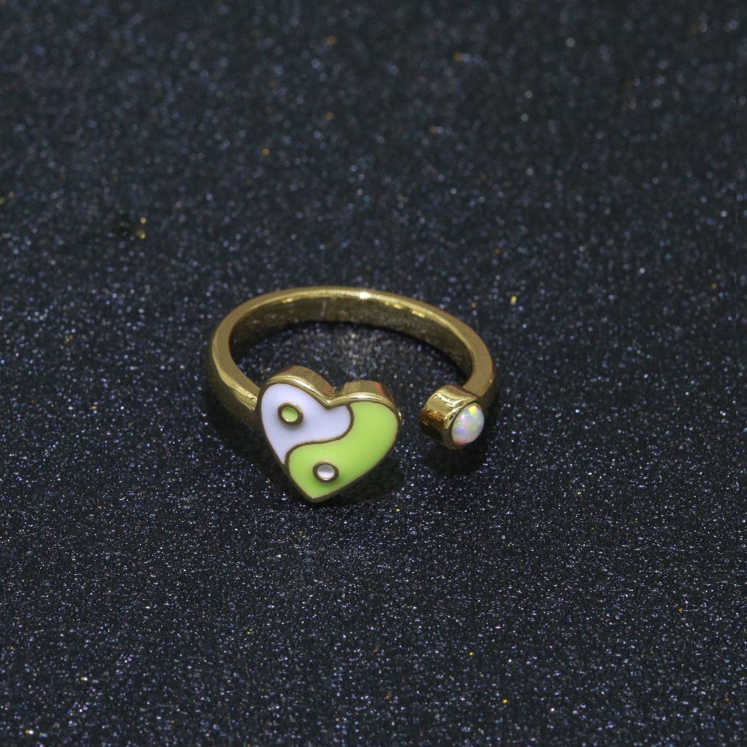 Aim Eternal - Vente Bague de cocktail/de cérémonie - Bague Yin Yang délicate, bague ouverte en forme de cœur ajustable en or, bague en émail fluo coloré, bague empilable noir, blanc, rose, bleu, vert pour femme5
