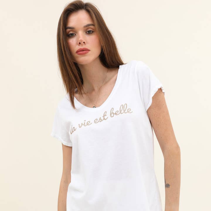 Camiseta Life Is Beautiful y otras tendencias de Resultados para ropa hermosa mujer al por mayor. Devoluciones gratuitas y condiciones de pago a 60 días en Faire en Faire.