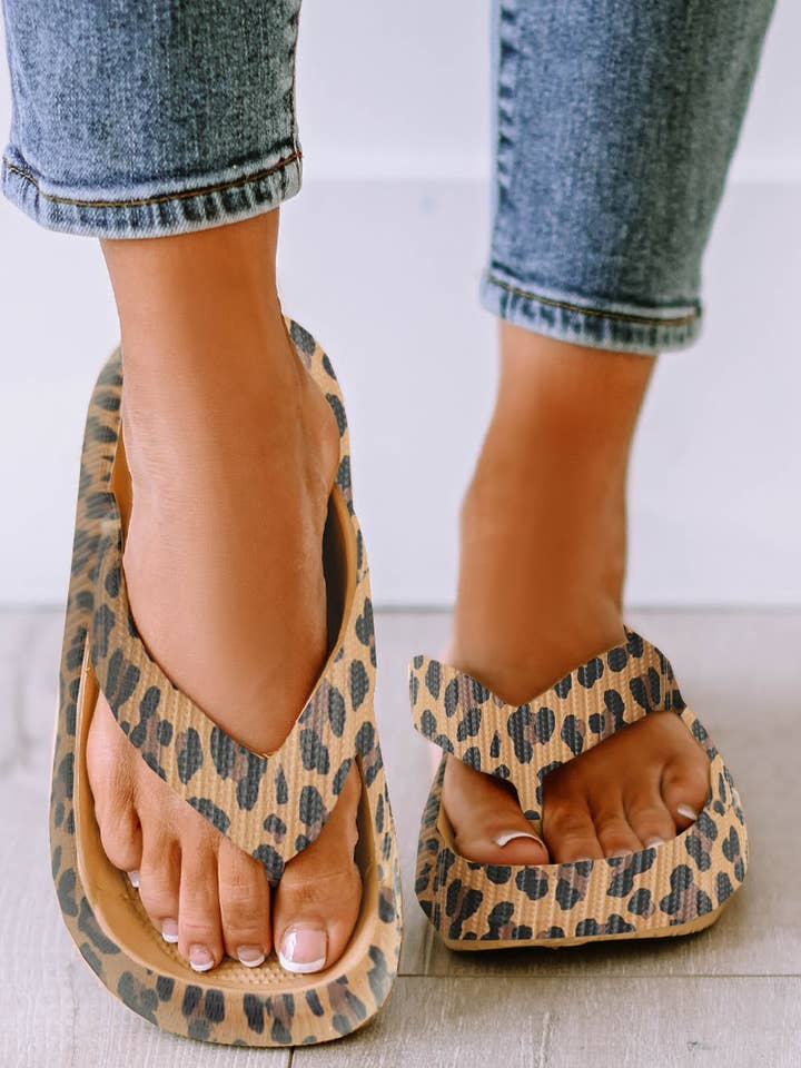 Tongs à semelle épaisse à imprimé léopard pour la vente par 66DISCO