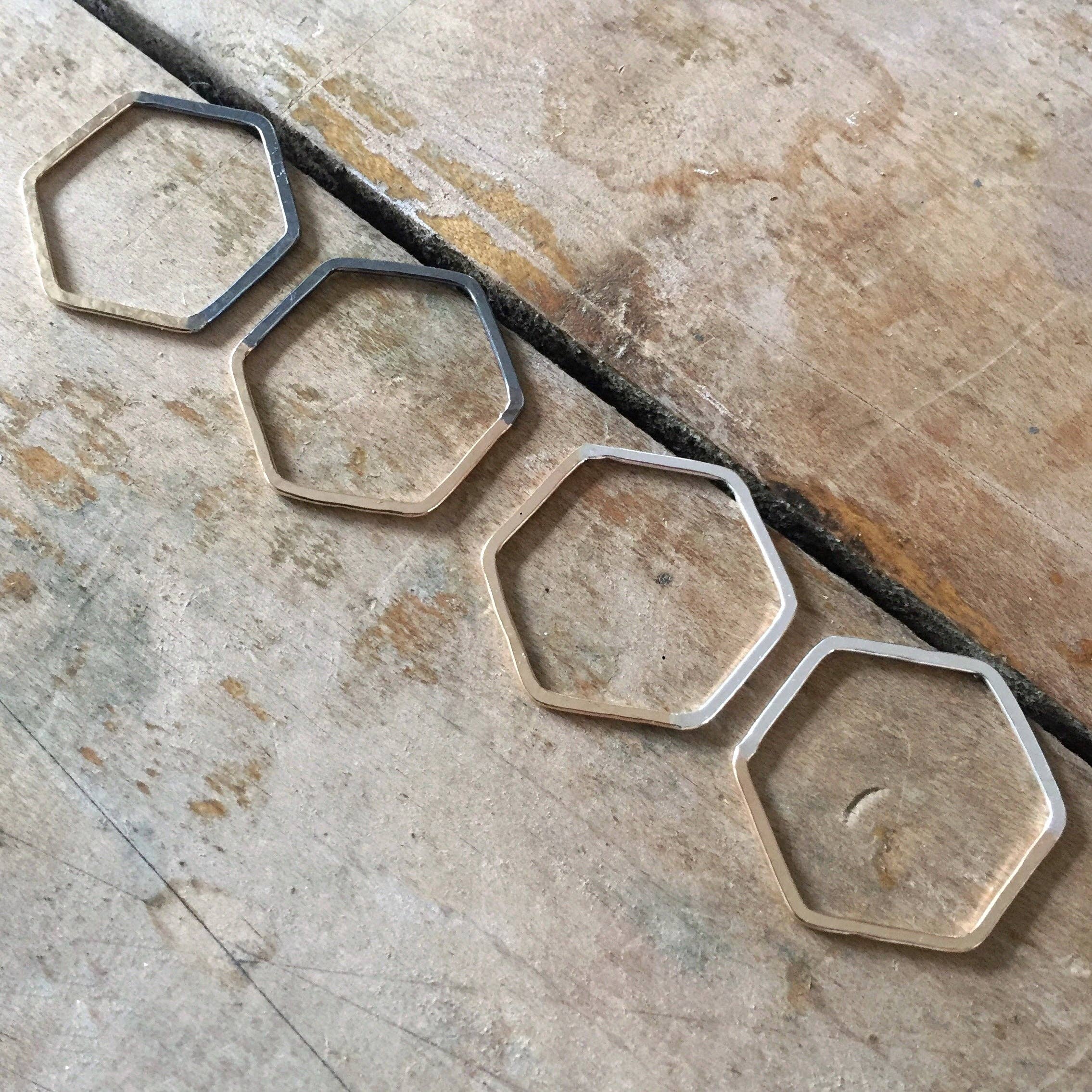 Shepherd’s Run Jewelry – wholesale Solitärörhängen – Halv och Halv Hex Studs3