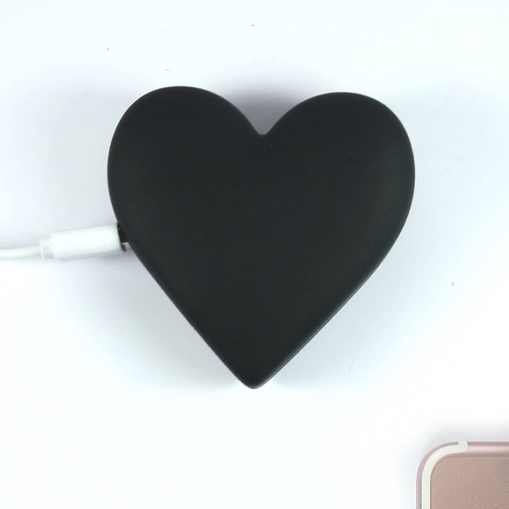 L10 Brands - Wholesale Portable Charger - Moji  4500 mAh Fast Charger - Black Heart2