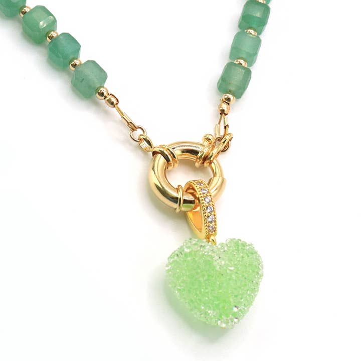 Zomergroene edelsteenketting met gomachtig hart voor wholesale door Jessica Santander