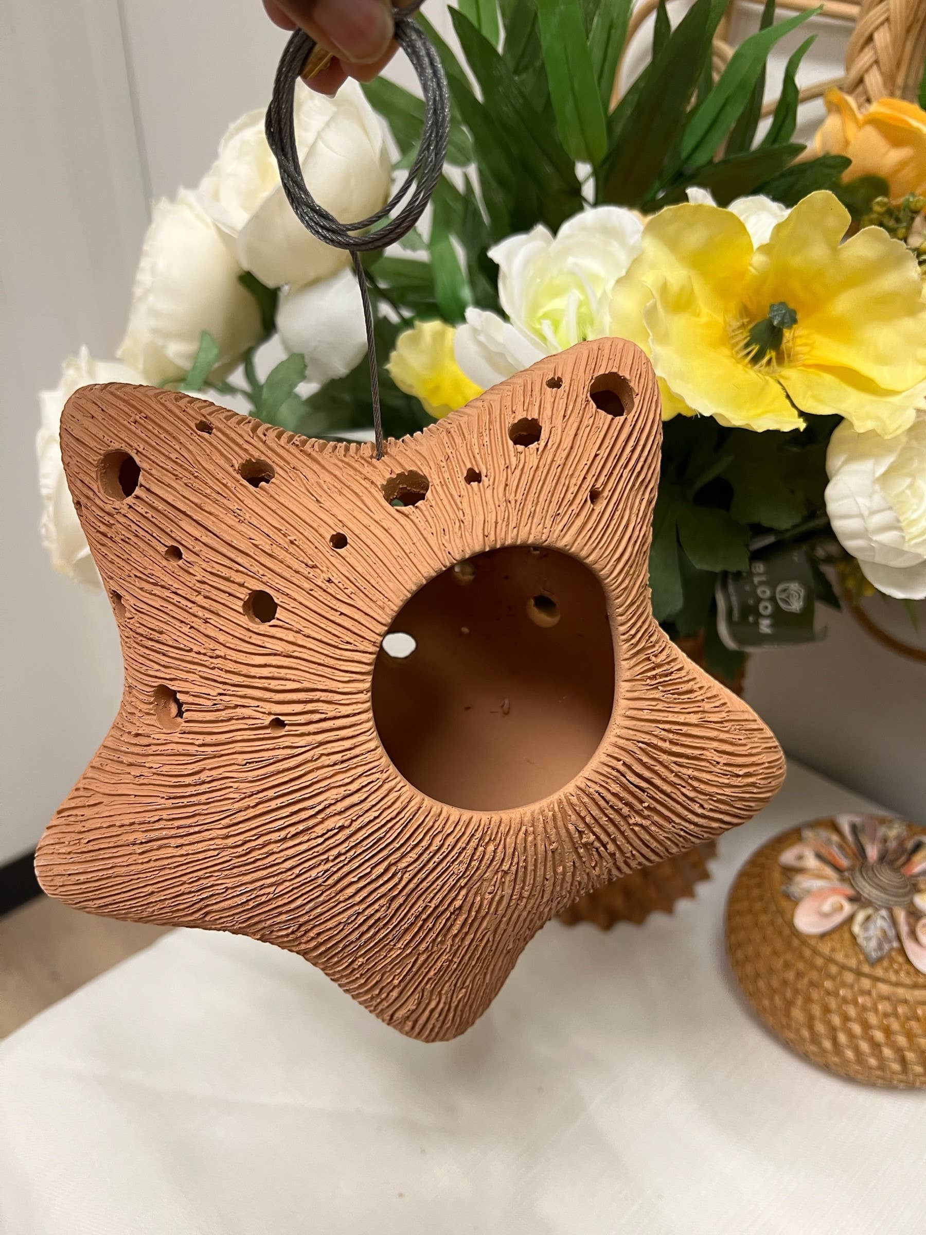 Handicraft Heaven - Vente Jardinière suspendue - Suspension en terre cuite faite à la main : forme sculpturale unique14