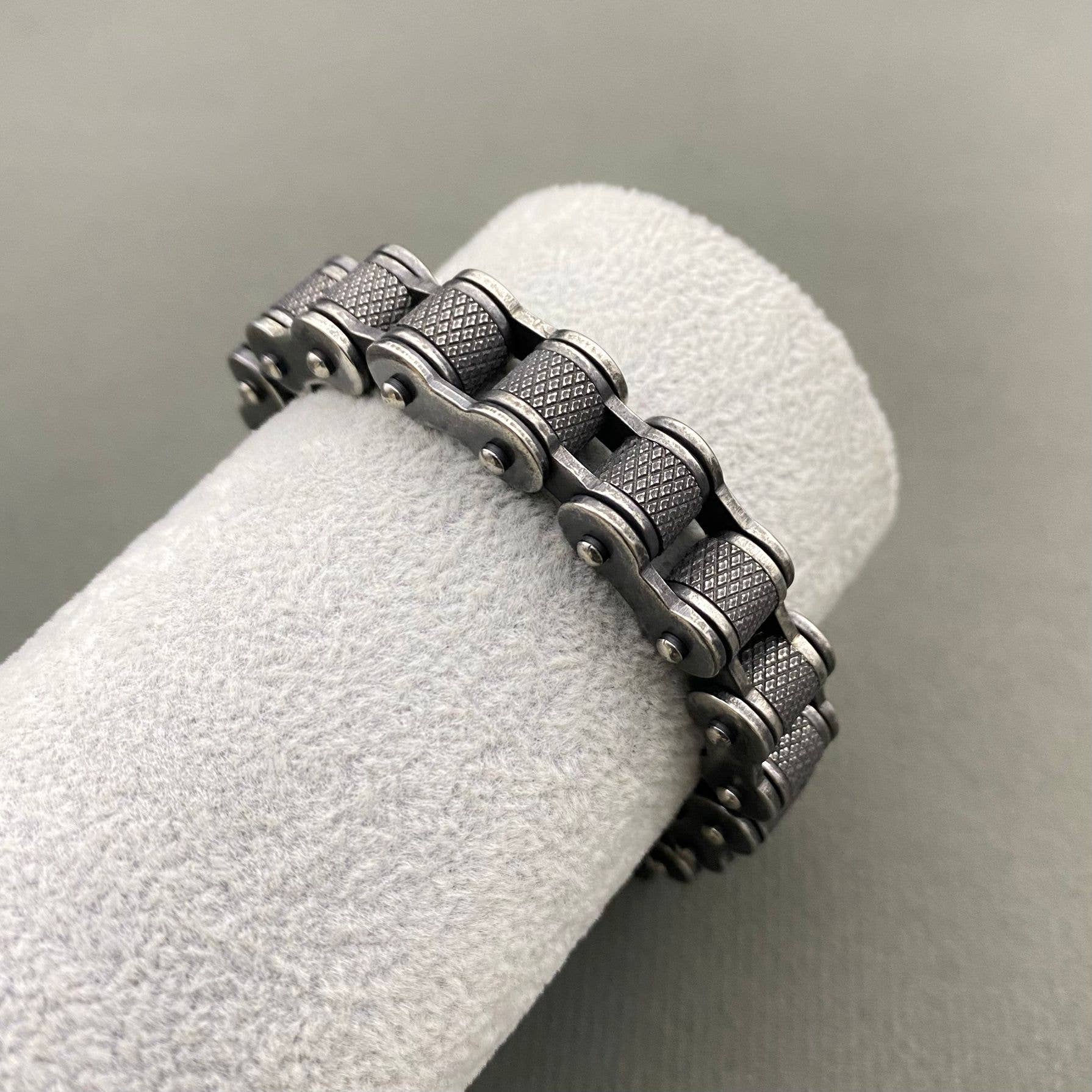 Mio Queena - Wholesale Cuff Bracelet - Bicycle Chain Design Men's Stainless Steel Bracelet - MJ/BC1