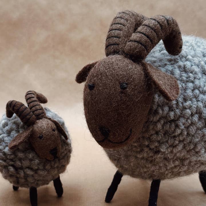 Decoração Cabra Montês bola Gigante - New Heidi por atacado de New Heidi