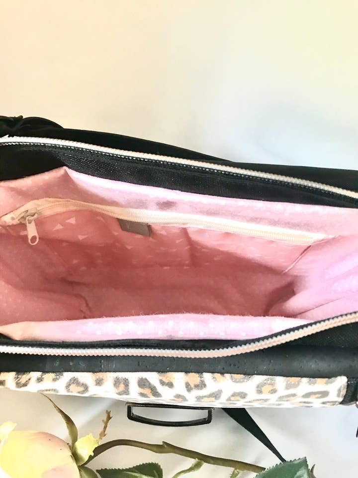 Leo handväska i kork med roséguld och korkrem för wholesale av Frau Schmetterling