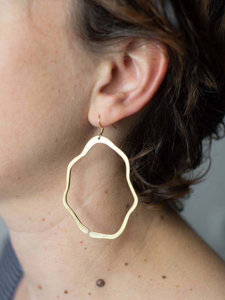 boucles d'oreilles graphiques, doré pour la vente par Liniata
