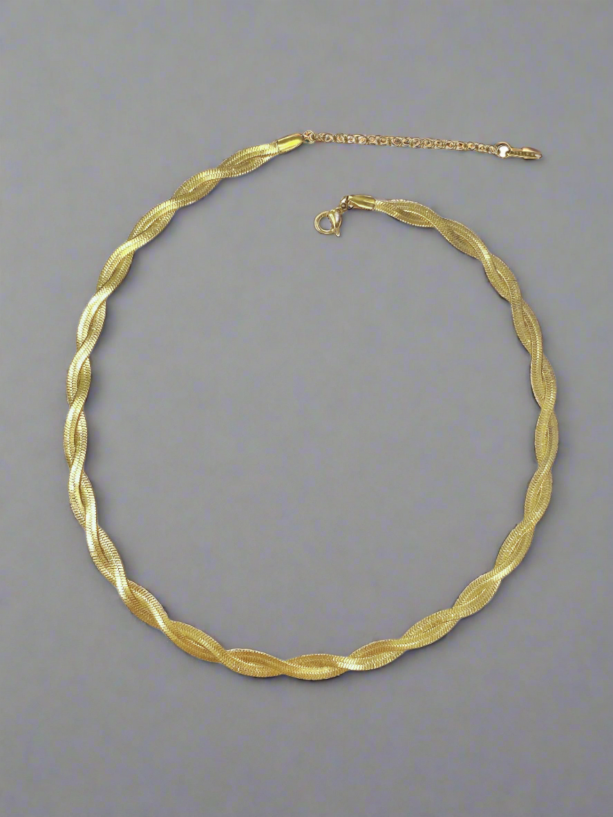 Golden Hour xo - Wholesale Link & Chain Necklace - Twisted Chevron Necklace1