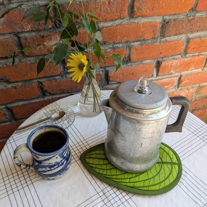 ilikesara | art + goods - Wholesale Oven Mitt/Pot Holder - insulated pot holder / hot pad | leaf - green10