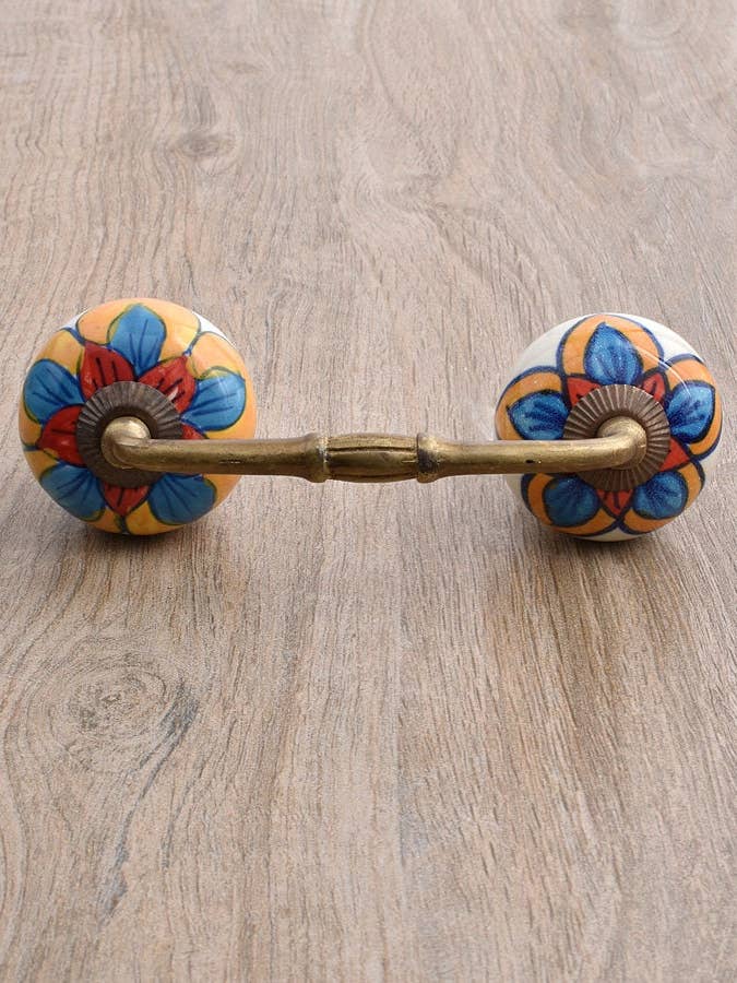 Poignée d'armoire de cuisine en céramique à design floral multicolore pour la vente par KNOBCO