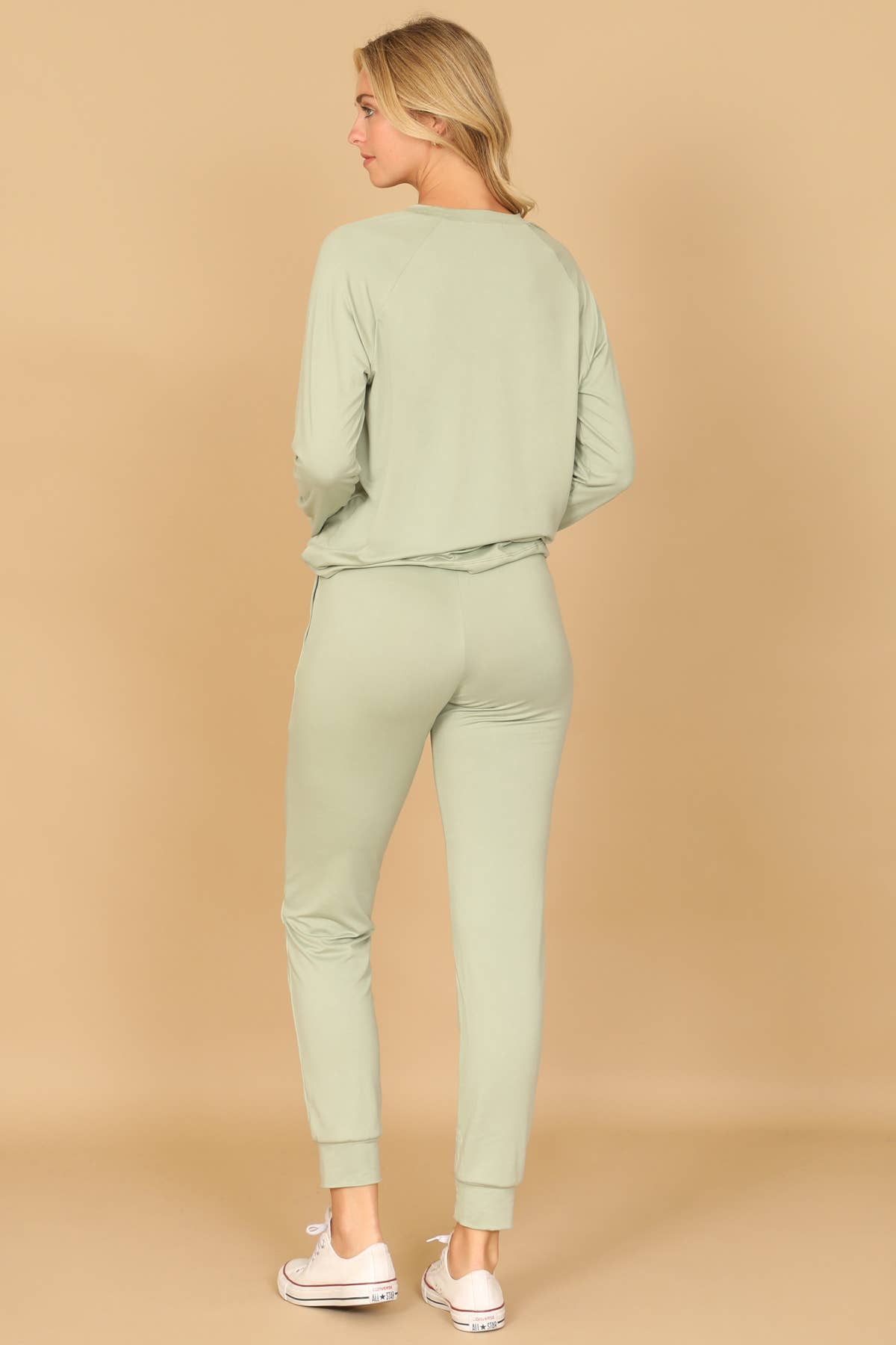 You & Me - Vendita all'ingrosso Pantaloni sportivi/da jogging loungewear - Donna - Set maglia a maniche lunghe e joggers taglie forti YMP40001XV con cintura da annodare.21