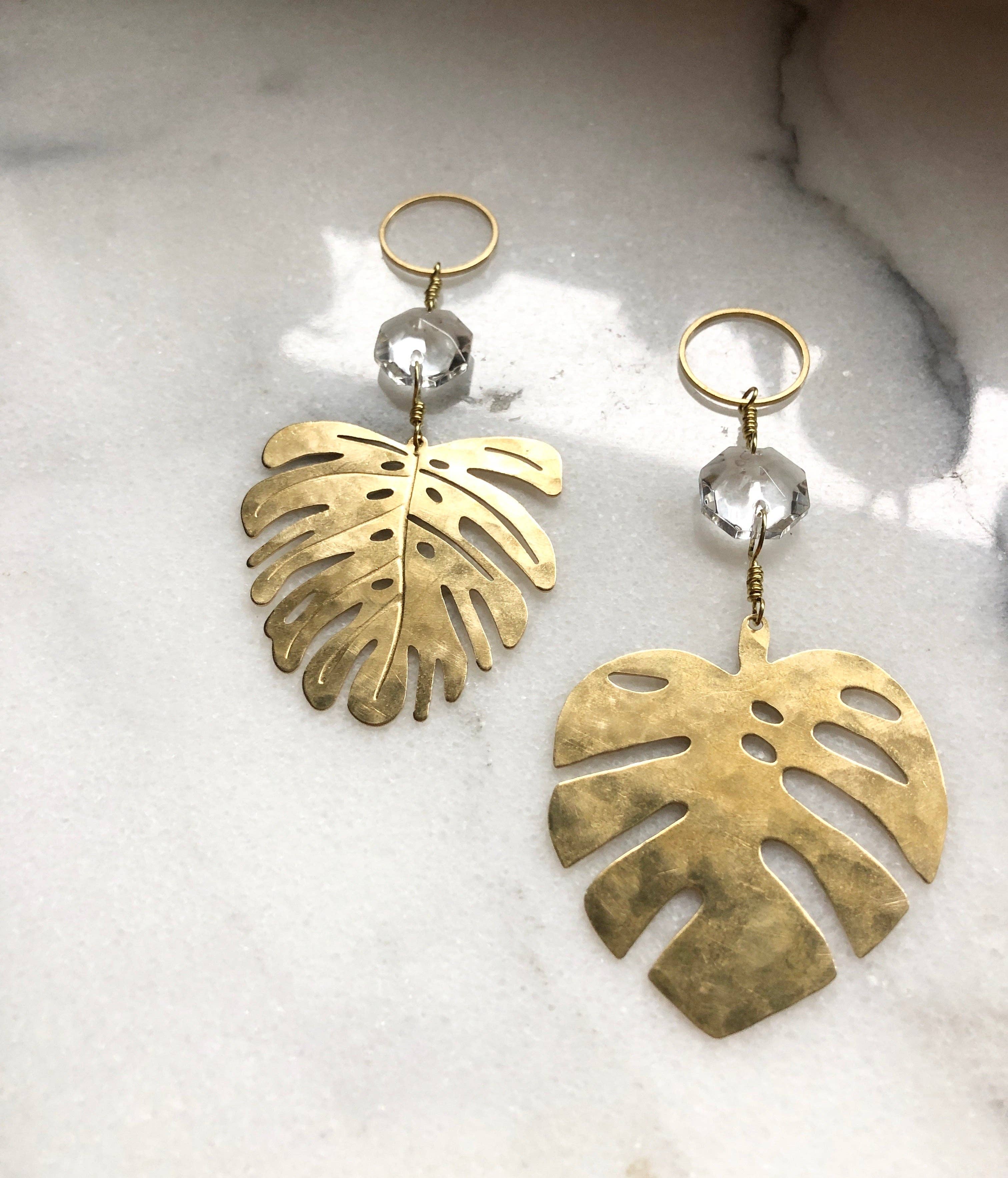 Vida + Luz - Wholesale Suncatcher - Mini Mini Monstera Mini Sun Catcher| Gold Charm | Ornament1