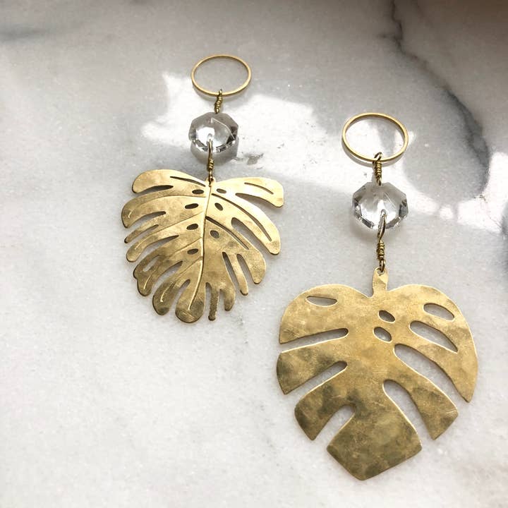 Vida + Luz - Wholesale Suncatcher - Mini Mini Monstera Mini Sun Catcher| Gold Charm | Ornament1