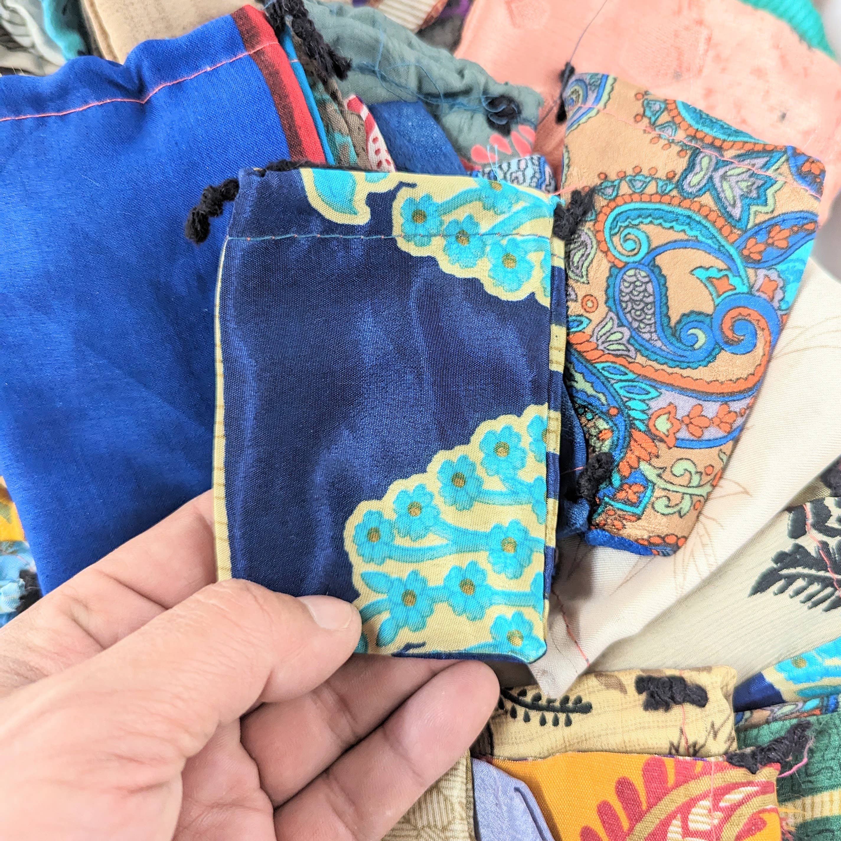 Tenzing Collections – wholesale Presentpåse – Tenzing Collections - 100-pack återvunna siden- och jutesäckar med dragsko eller dragkedja för gåvor14