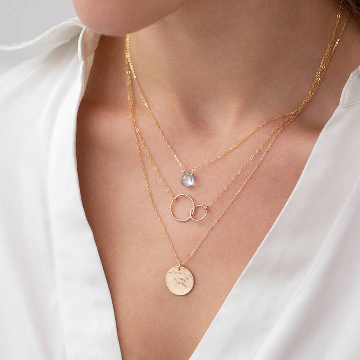 Thira Jewelry - Venta al por mayor Collares con colgantes/abalorios - Collar de oro con círculos entrelazados