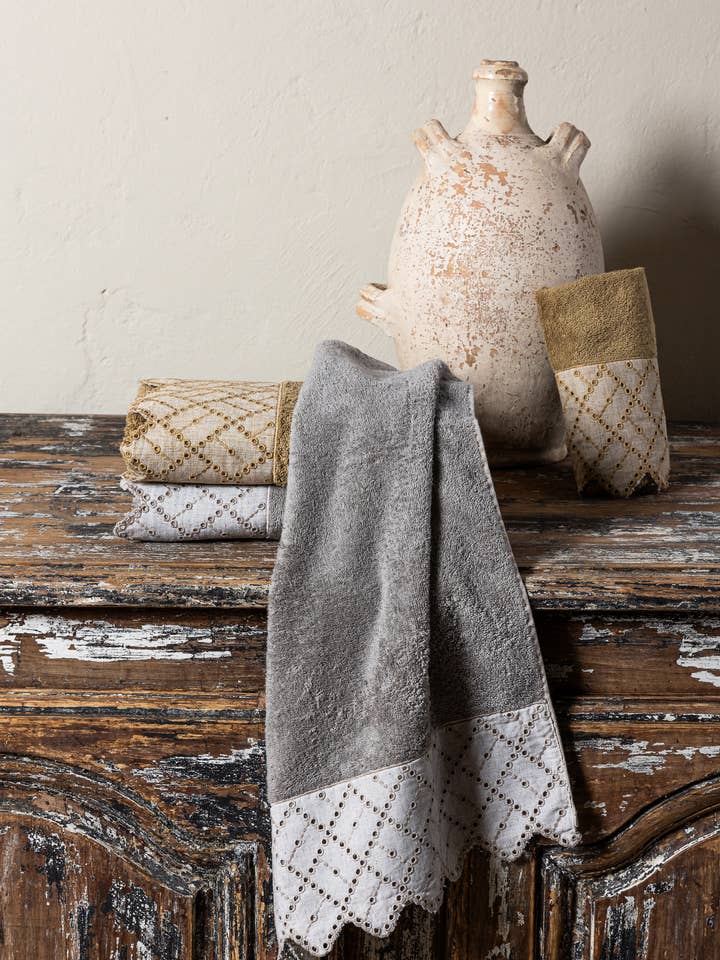 LUCE, bath towels, made in Italy, 100% cotton for wholesale by OPIFICIO DEI SOGNI by David Home srl