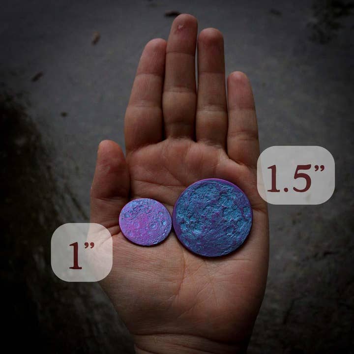 Shire Post Mint - Venta al por mayor Moneda/objeto de coleccionista - Moneda de luna borrosa de 1 pulgada, realista, de dos tonos, azul y morado, N