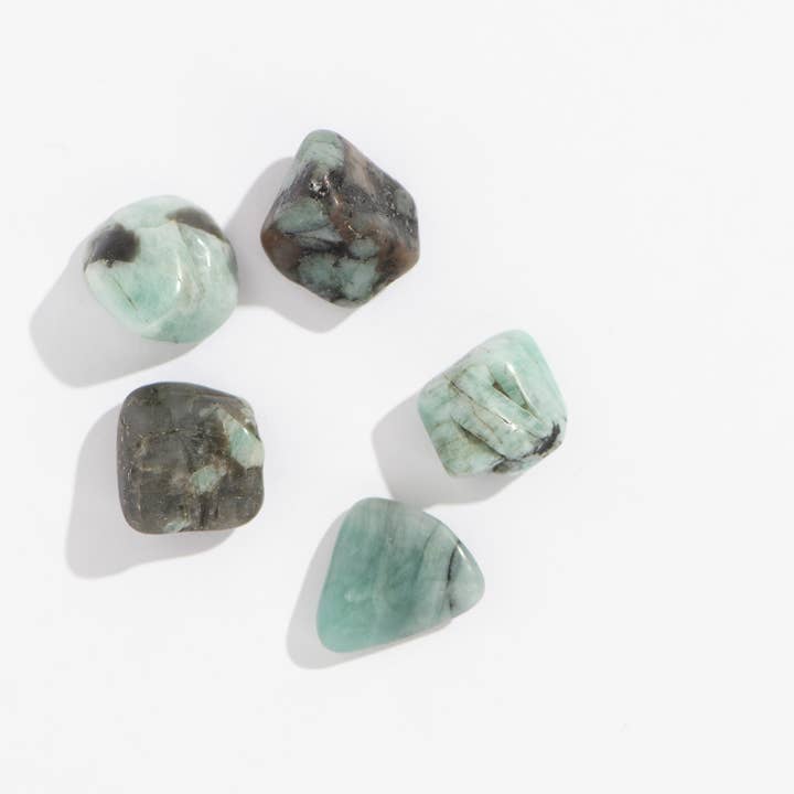 GeoCentral – wholesale Spiritual stone/crystal – Mini Tumbled Emerald Quartz Crystals - 36 pcs, .5"